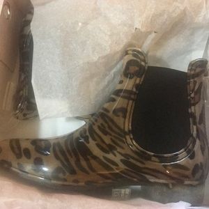 Leopard rain booties